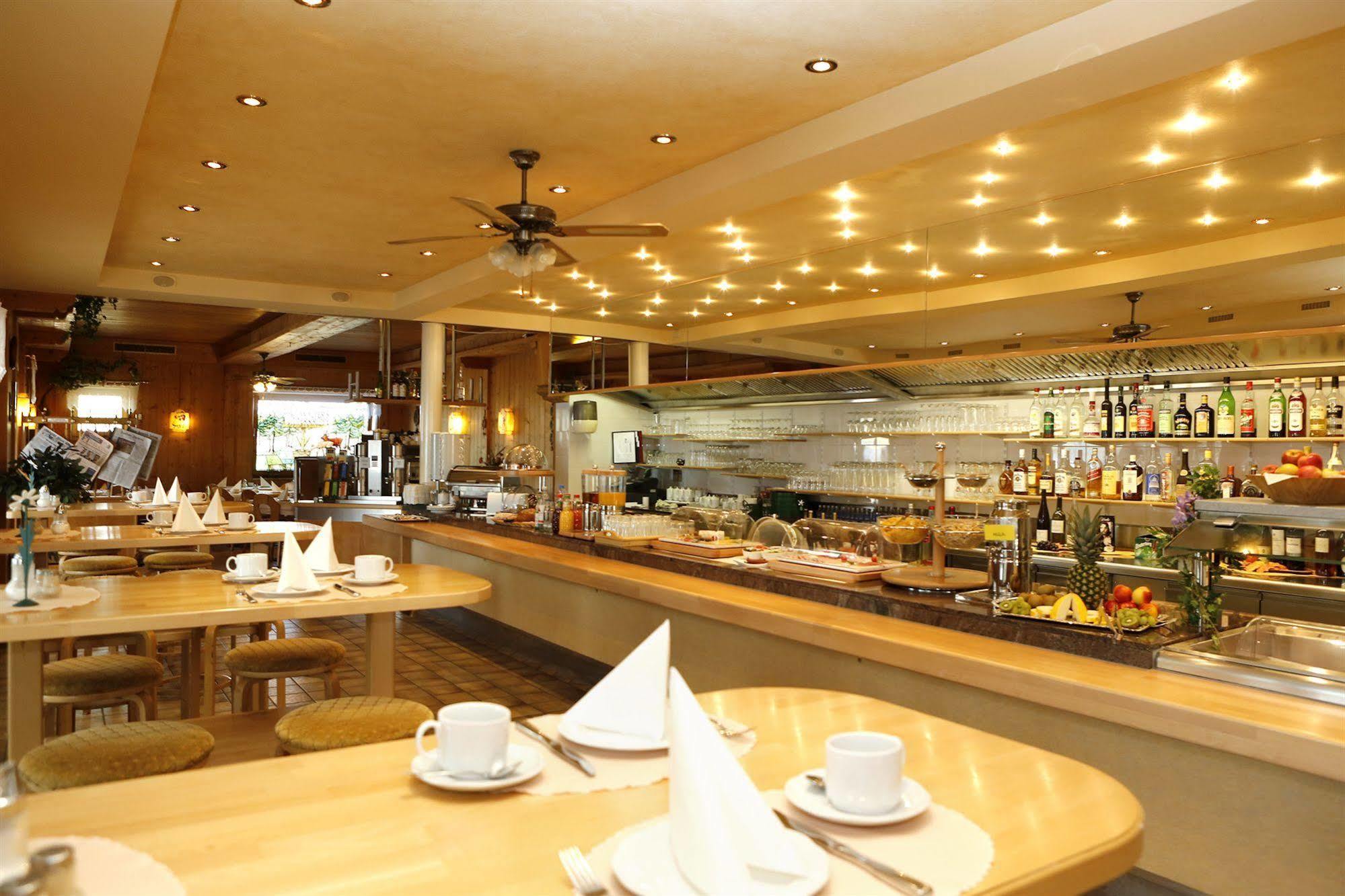 Airport-Hotel Fortuna เลาเซนเฮาเซน ภายนอก รูปภาพ